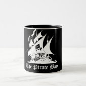 Version de noir de tasse de baie de pirate (Centre)