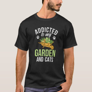 Verslaafd aan mijn tuin en katten Buiten en tuinie T-shirt