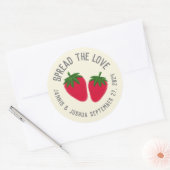 Verspreid de Liefde Strawberry Couple Favor Ronde Sticker (Envelop)