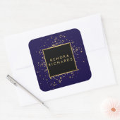 Verspreide Faux Gold Confetti op Modern Blue Vierkante Sticker (Envelop)