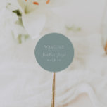 Vert sage | Mariage Welcome Classic Round Sticker<br><div class="desc">Ce vert sauce | mariage bienvenue autocollant rond classique est parfait pour votre mariage vert sauge moderne minimaliste classique. Le design est composé d'une police contemporaine minimale de base et d'une calligraphie de script élégant et délicat. Il est sûr de compléter votre pastel conte de fées automne, été, printemps ou...</div>
