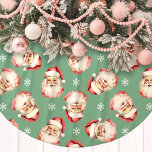 Vert Vintage Santa Claus Face Aquarelle<br><div class="desc">Ajoutez une touche de charme nostalgique à votre décor de vacances avec notre chemise Vintage verte Santa Claus face Watercolor Tree ! Cette jupe d'arbre festive est ornée d'une délicieuse aquarelle motif de visages classiques du Père Noël, dressée contre un arrière - plan vibrant, ornée de délicats flocons de neige....</div>