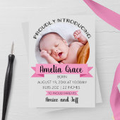 Verticaal met trots introduceren geboorte aankondi aankondiging