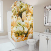 Verticaal patroon van witte rozen. douchegordijn (In situ)