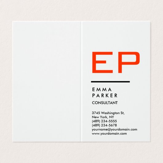 Verticaal zwart wit trendy rood monogram visitekaartjes (Buitenkant ongevouwen)