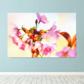 Verticale cluster van kersenbloesems in de tuin canvas afdruk (Insitu (Houten vloer))