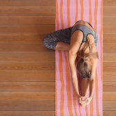 Verticale retrogolvende lijnen - pastel oranje en  yogamat