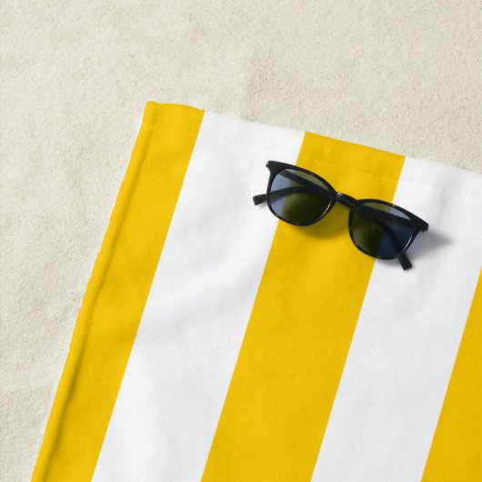 Verticale strepen geel en wit gestreept strandlaken (In situ)