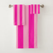 Verticale Stripes Hot Pink Bad Handdoek (Insitu)