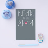 Vertrouw atoom nooit flyer (Enkel)