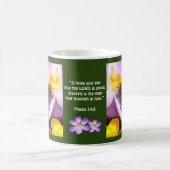 Vertrouw de Heer, Bee op Crocus Flower Koffiemok (Center)