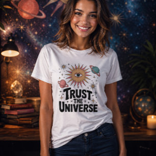 Vertrouw Het Universum Mystieke Zon Oog Hemels T-shirt