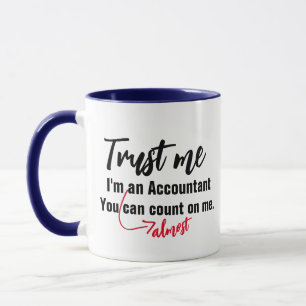 Vertrouw Me Bijna Accountant Mok - Aangepaste Meme