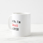 Vertrouw me dat ik bijna een jurist koffie ben Mug Koffiemok (Voorkant links)