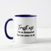 Vertrouw me dat ik een accountant ben. mok (Links)