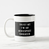 Vertrouw me dat ik een Aerospace Engineer ben Tweekleurige Koffiemok (Links)