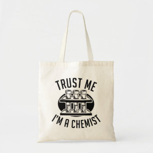 Vertrouw me dat ik een chemicus ben tote bag