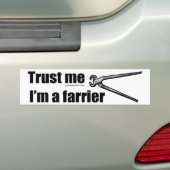 Vertrouw me dat ik een farrier ben. bumpersticker (Op auto)