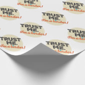 Vertrouw me. Ik ben een Birder! Embleem Cadeaupapier (Hoek)