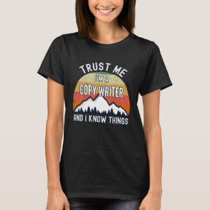 Vertrouw me, ik ben een schrijver en ik weet dinge t-shirt