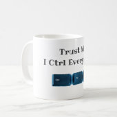 Vertrouw me. Ik ctrl alles grappig tech T-shirt Koffiemok (Voorkant links)