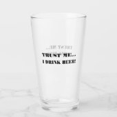 Vertrouw me...ik Drink Beer. Glas (Achterkant)