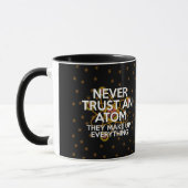 VERTROUW NOOIT EEN ATOM leuke wetenschapscourant Mok (Links)