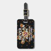 VERTROUW NOOIT EEN ATOOM Science Grap Bagagelabel (Voorkant verticaal)