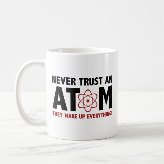 Vertrouw nooit op een Atom. Ze verzinnen alles. Af Koffiemok (Links)