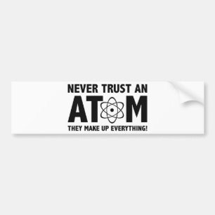 Vertrouw nooit op een Atom. Ze verzinnen alles. Bumpersticker