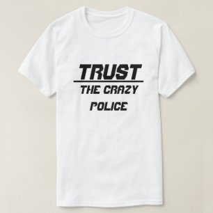 Vertrouw op de gekke politie t-shirt