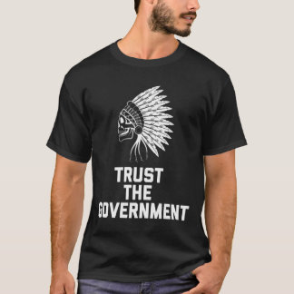 Vertrouw op de regering Essential T-Shirt