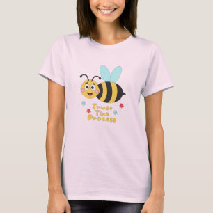 Vertrouw op het proces Kawaii grappige bijen vlieg T-shirt