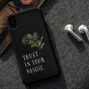Vertrouw op je Magic Quote Black Roos iPhone 11 Hoesje