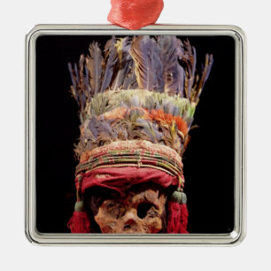 Verveegd hoofdadres op een schedel, uit Peru Metalen Ornament
