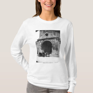Vervoer Wachttijd vóór veranda van kathedraal T-shirt