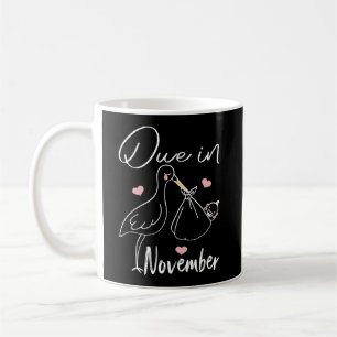 Verwacht in november Grappige zwaan die een knuffe Koffiemok