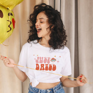 Verward en Verliefd Retro Jaren 70 Bachelorette Fe T-shirt