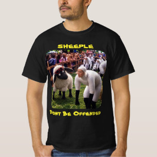 Verward Schaap Kijkt naar Mensen die als Schapen G T-shirt