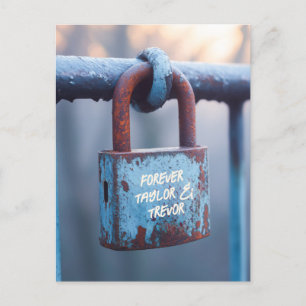 Verweerde liefde hangslot op Rusty Fence Briefkaart