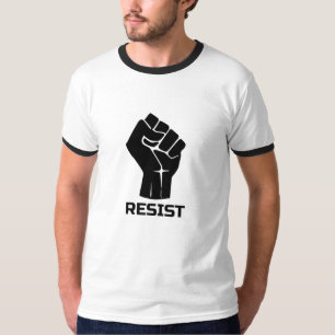 Verzet met vuist - in zwart t-shirt