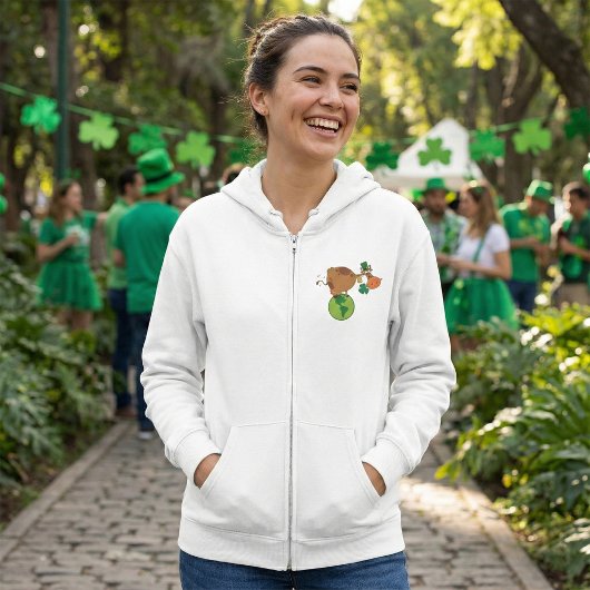 Veste À Capuche Irish Leprechaun Cow Standing on Planet Earth