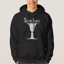 L'empreinte grave font face au sweatshirt à