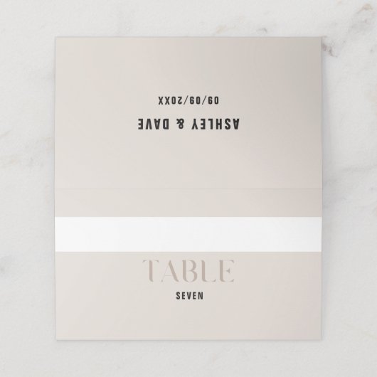 Vet Beige Bruiloft Custom Place Card (Buitenkant ongevouwen)