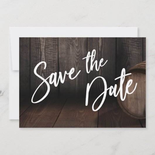Vet Casual Typografie boven bruine houten schacht Save The Date (Voorkant)