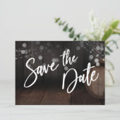 Vet Casual Typografie Brown Wooden Barrel Lights Save The Date (Staand voorkant)