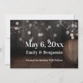 Vet Casual Typografie Brown Wooden Barrel Lights Save The Date (Achterkant)
