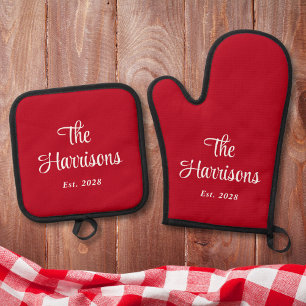 Vet Stijlvol Script Familie Monogram Rood Ovenwant & Pannenlap Set