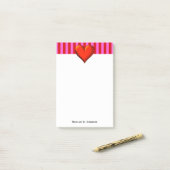 Vet, warm roze, rode strepen, rood metaalhars post-it® notes (Op bureau)