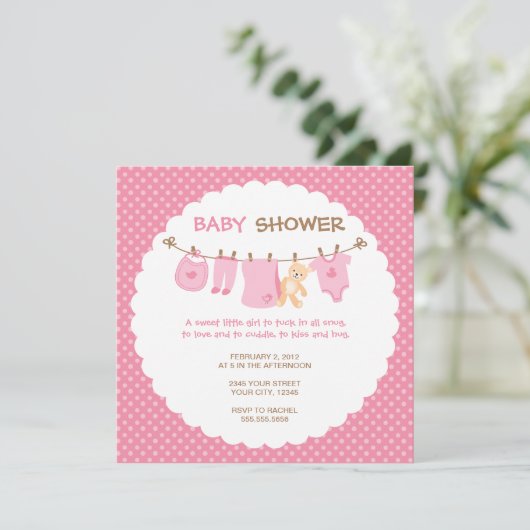 Vêtements pour bébés roses - Invitations de douche (Debout devant)